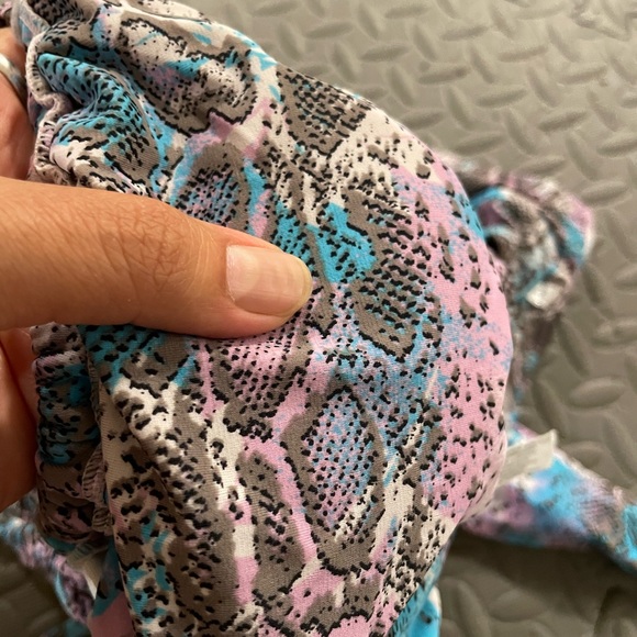 Two piece bathing suit - Picture 7 of 10